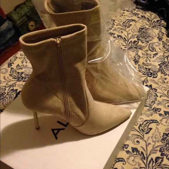 ALDO- ADWADIA - Picture 2 of 4